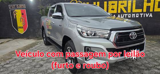 TOYOTA HILUX 2.8 SRX 4X4 CD 16V DIESEL 4P AUTOMÁTICO TOYOTA HILUX 2.8 SRX 4X4 CD 16V DIESEL 4P AUTOMÁTICO